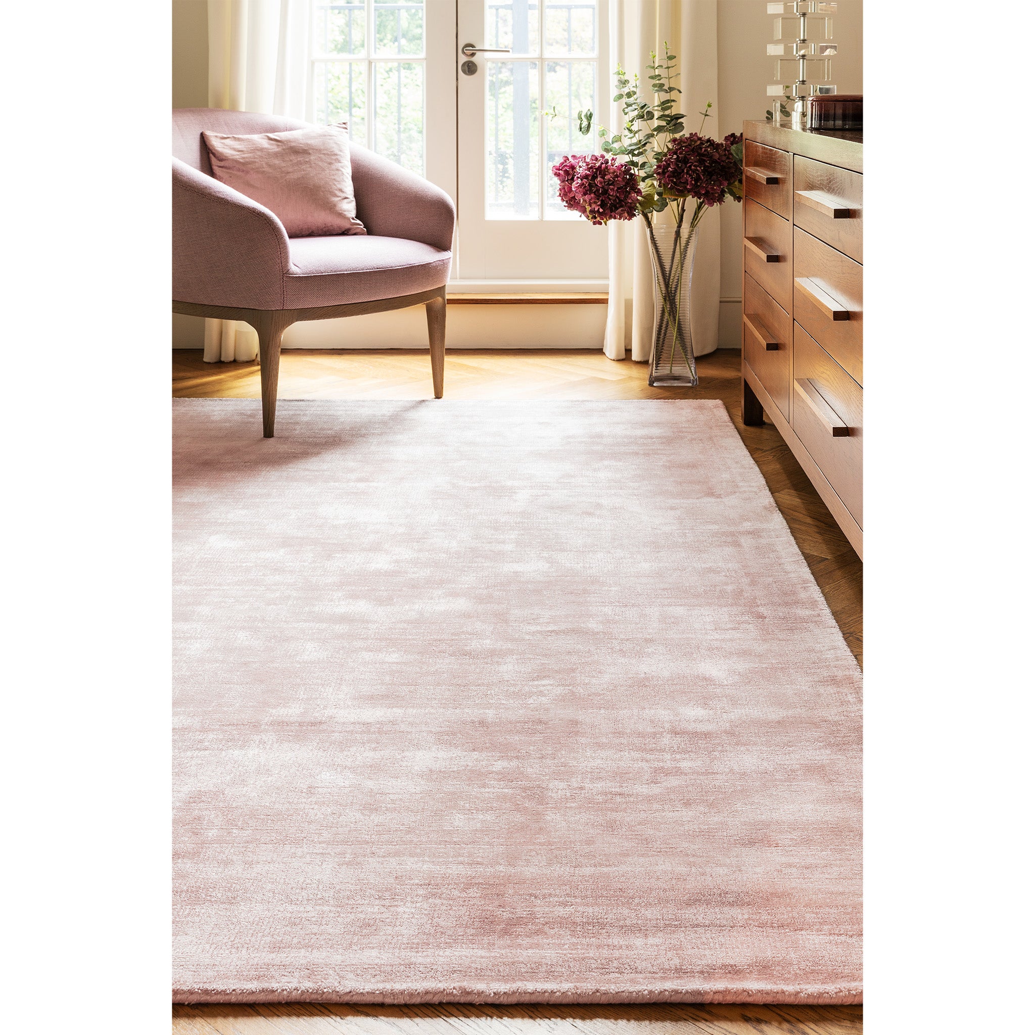 Hand Woven Viscose Rug in Peony Pink